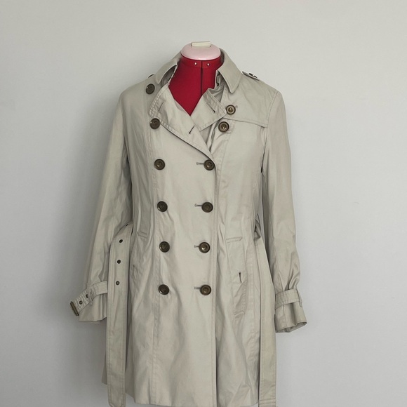 Burberry Light Tan Trench Coat - Picture 7 of 16